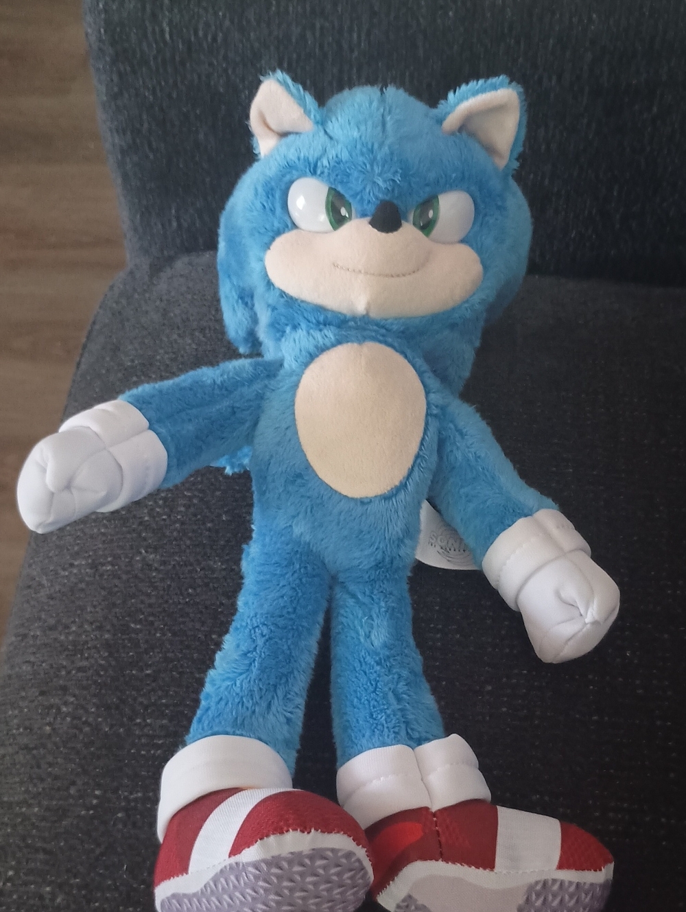 Sonic the Hedgehog 3 deluxe plush toy is a 13-inch collectible featuring the cha